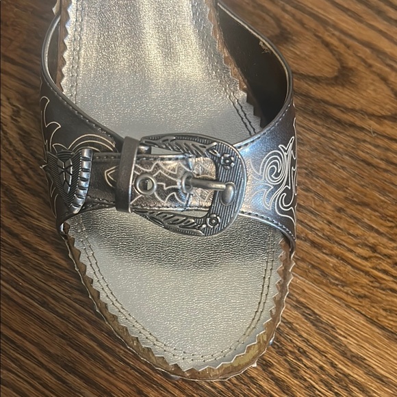 Pierre Dumas Silver Mules with Wedge Heel and Decorative Strap - Picture 9 of 9